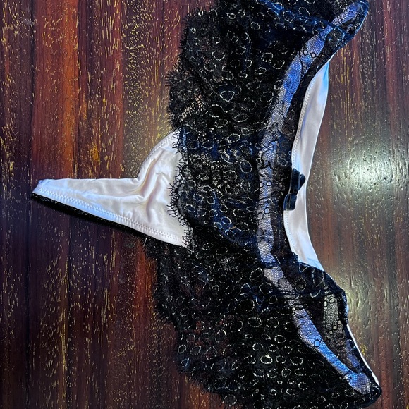 Victoria’s Secret Dream Angels soft pink and black lace thong, sz M - Picture 4 of 6